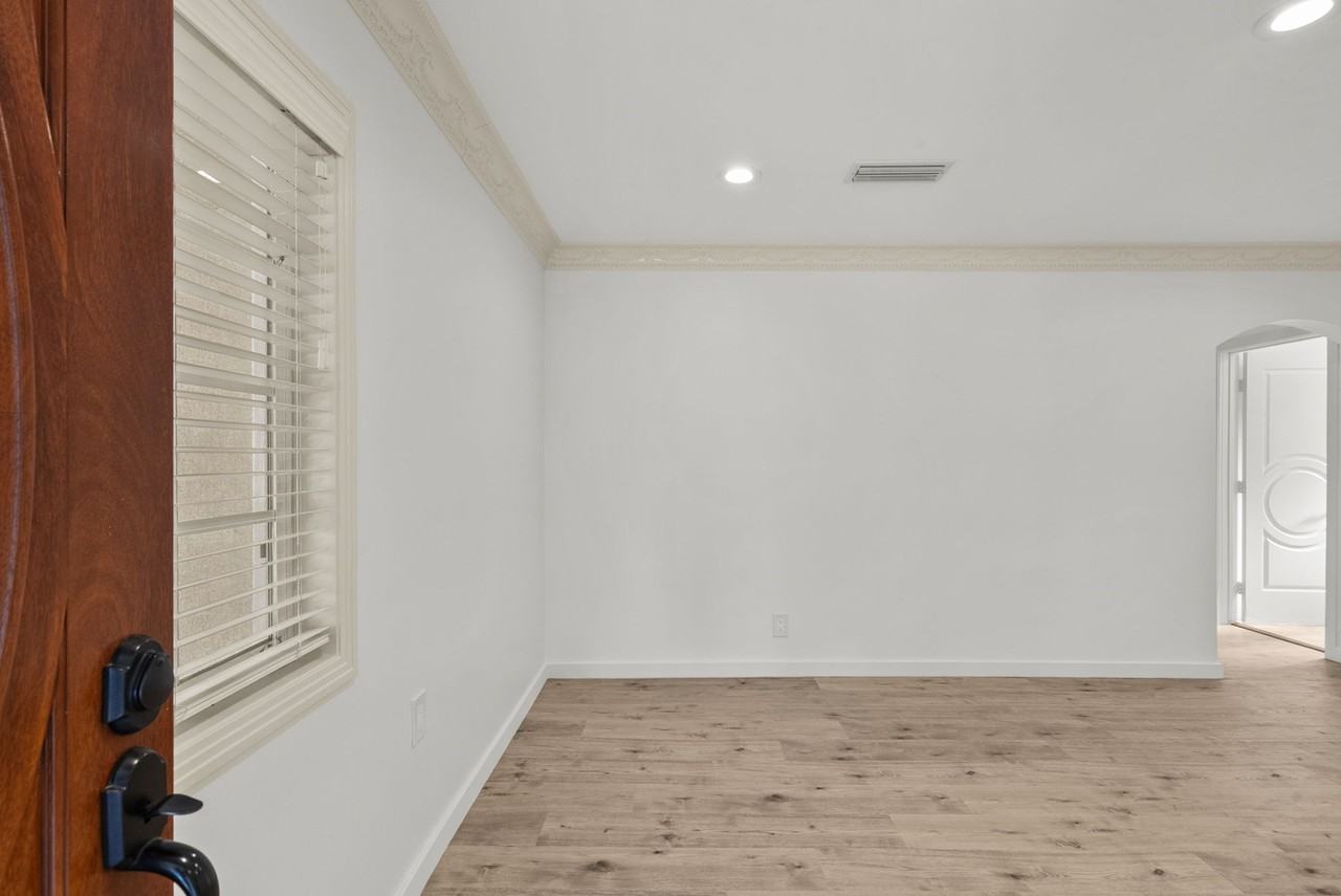 18621 Bryant St - Photo 6 of 42