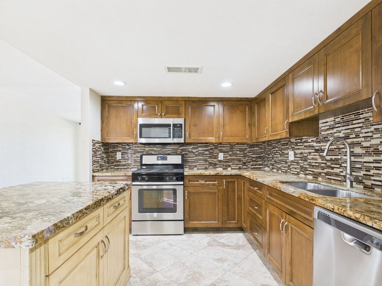 1473 W Mohawk Ln - Photo 7 of 21