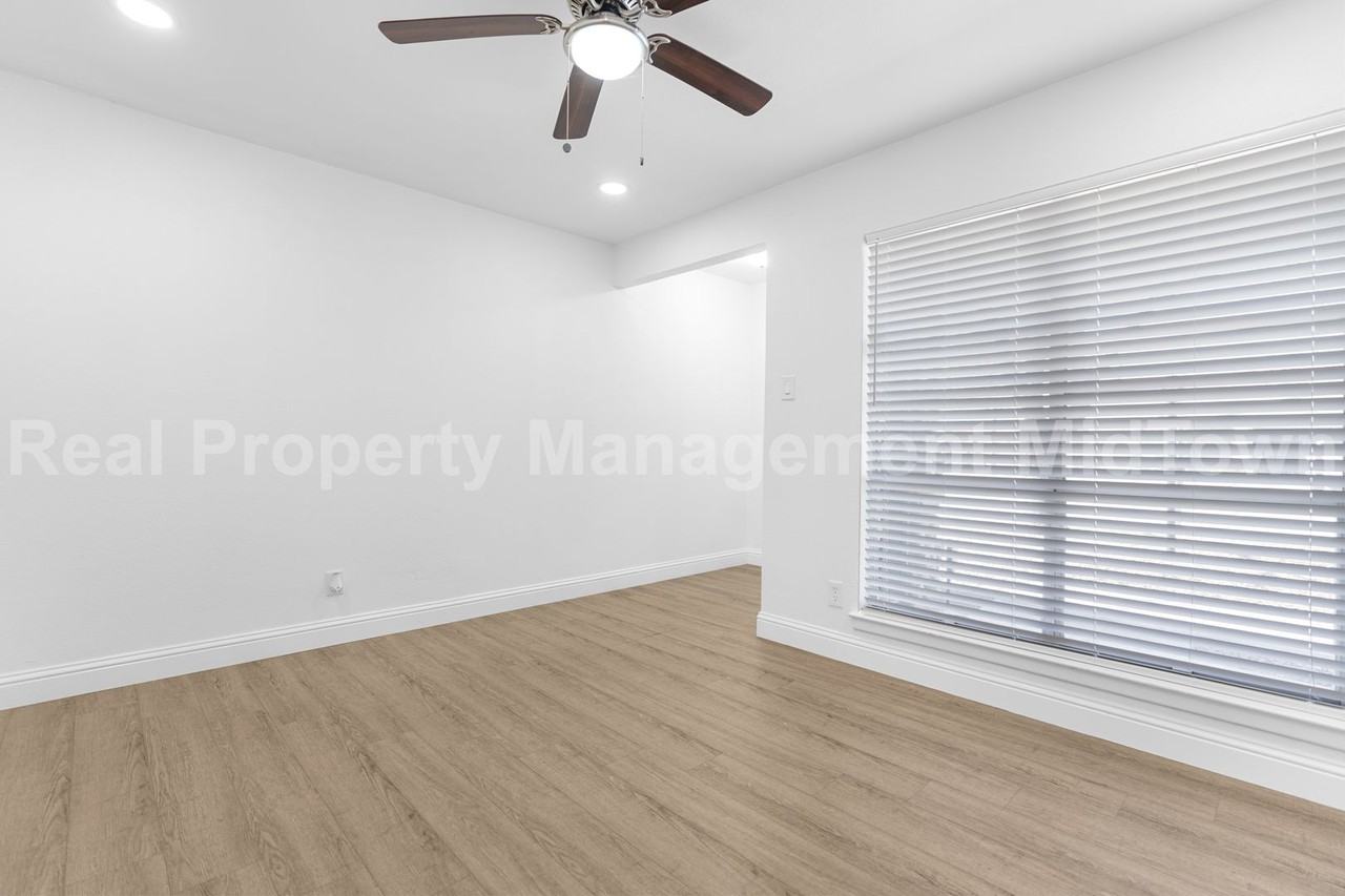 512 Livingston Dr - Photo 2 of 21