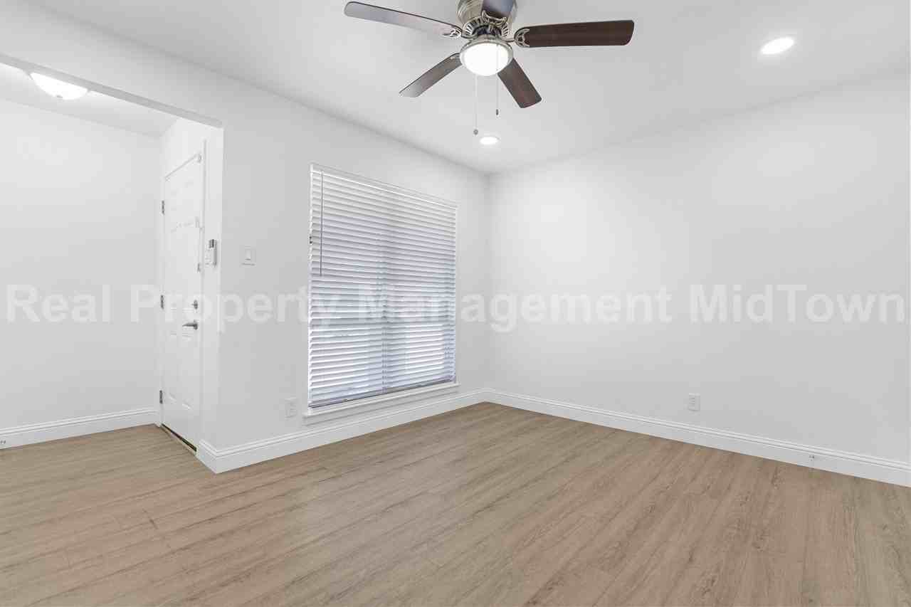 512 Livingston Dr - Photo 3 of 21