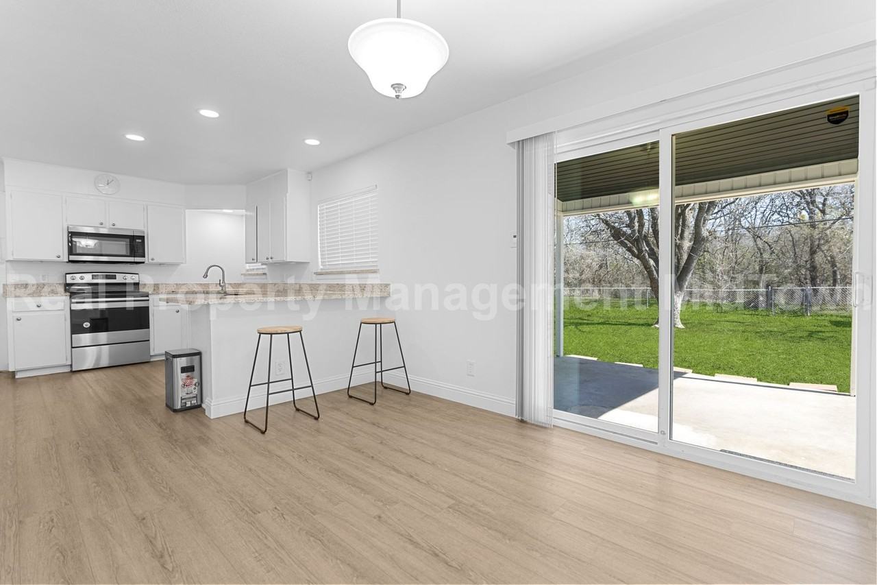 512 Livingston Dr - Photo 6 of 21