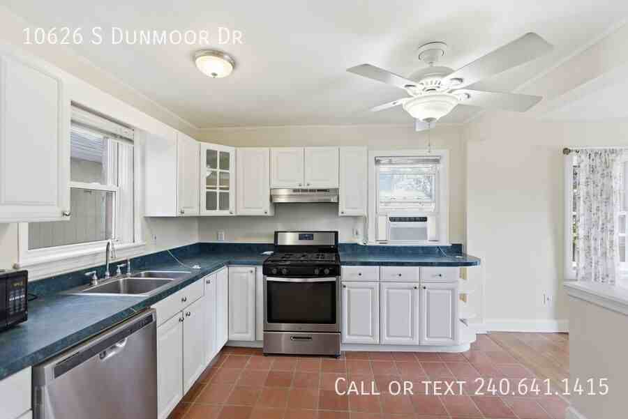 10626 S Dunmoor Dr - Photo 3 of 19