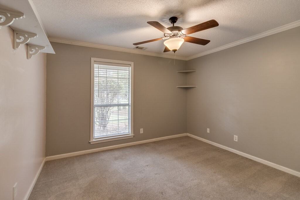 397 Greenwich Dr - Photo 3 of 20