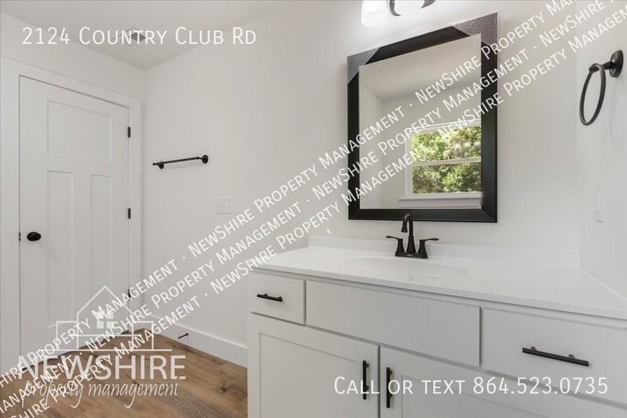 2124 Country Club Rd - Photo 6 of 12