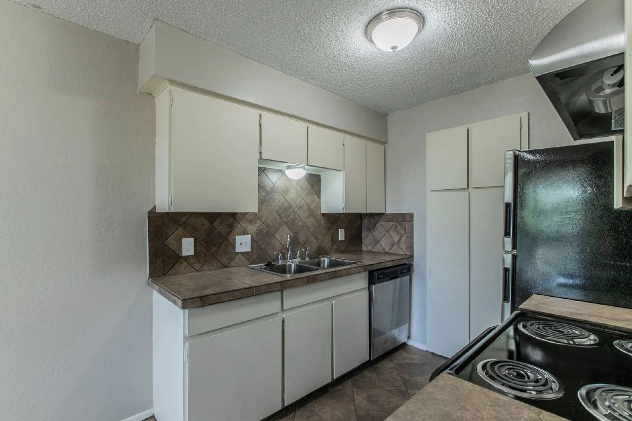 6601 & 6701 May Dr Waco, TX 76710 - Photo 7 of 8