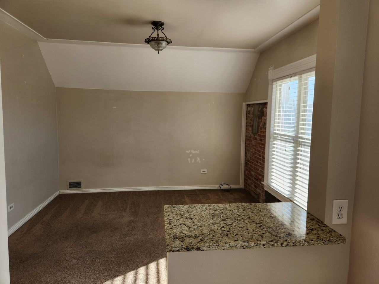 135 W Irvington Pl #3 - Photo 4 of 8