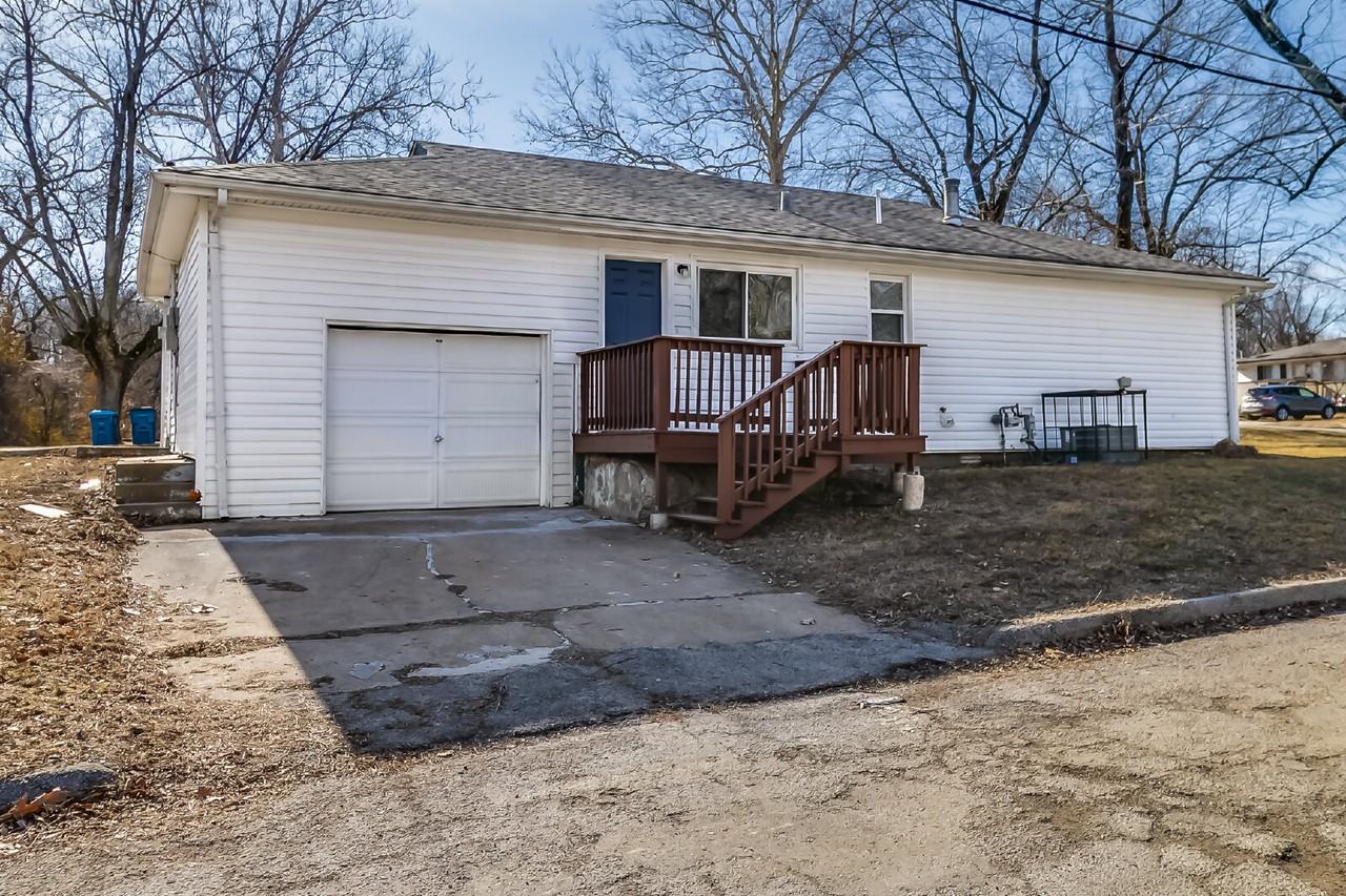 9204 Huiskamp Ave - Photo 4 of 15