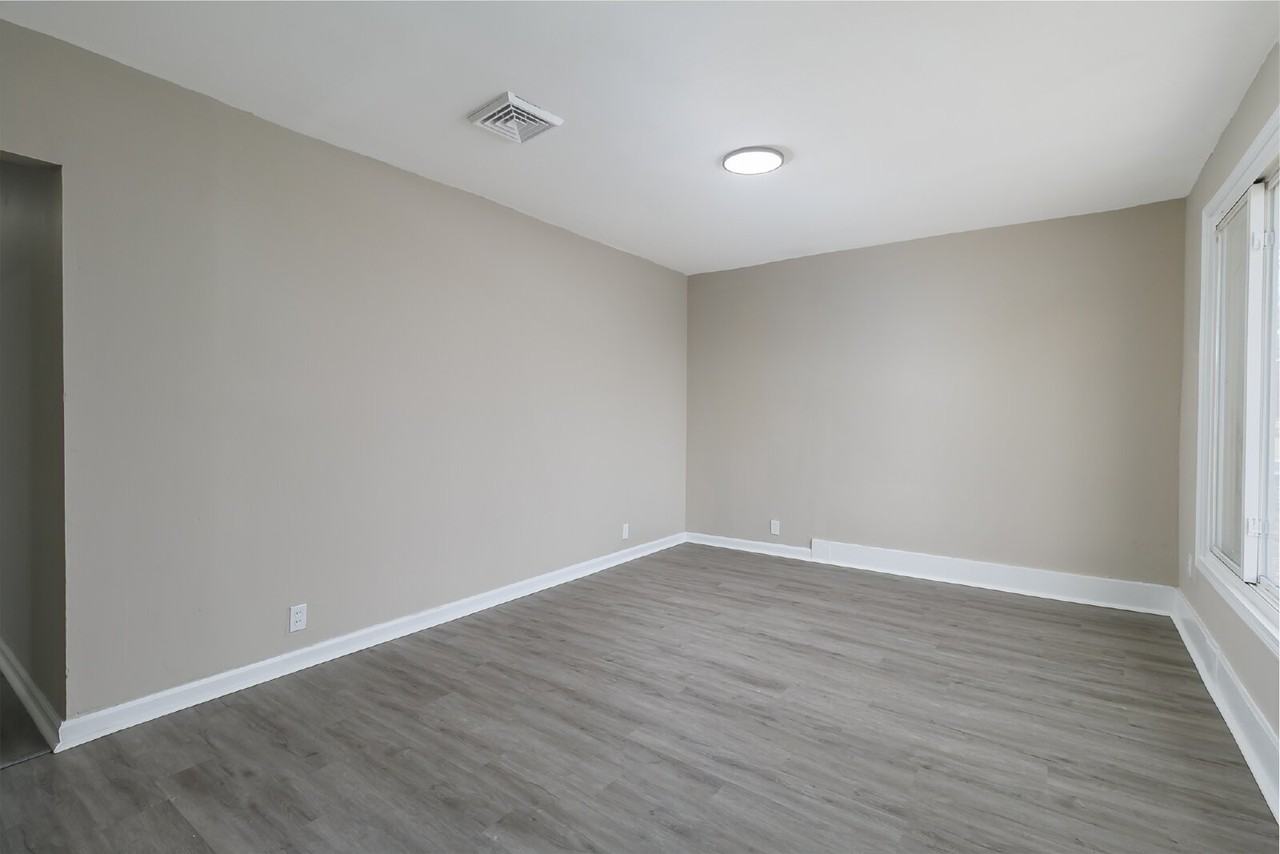 9204 Huiskamp Ave - Photo 7 of 15