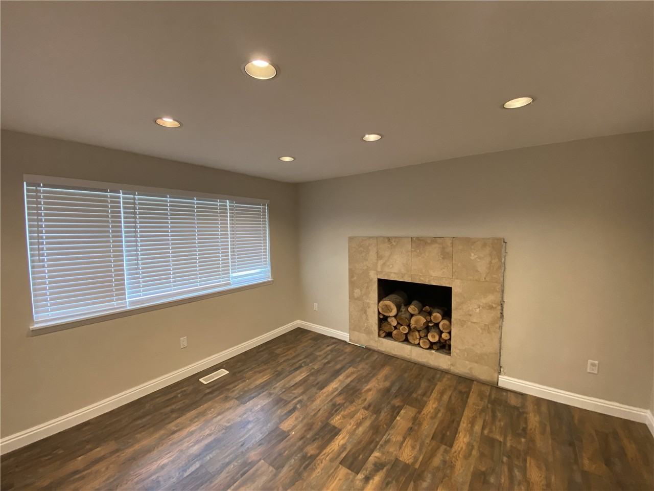 1865 Nw - Photo 3 of 44