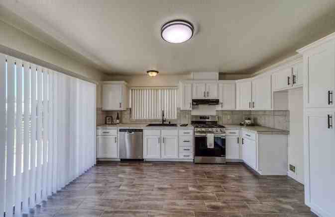 931 Holly St - Photo 2 of 4