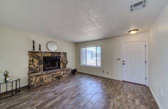 931 Holly St - Photo 3 of 4