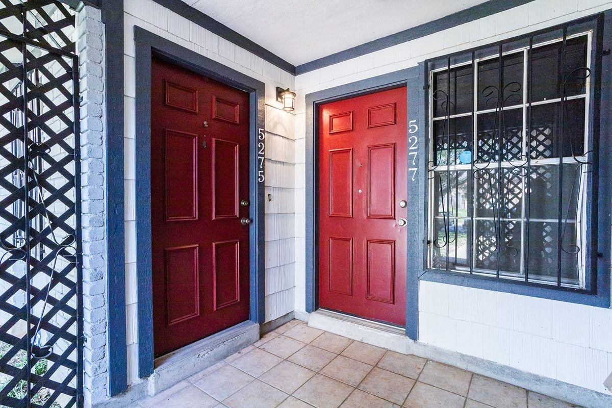 5275 Meadow Rise St - Photo 4 of 28