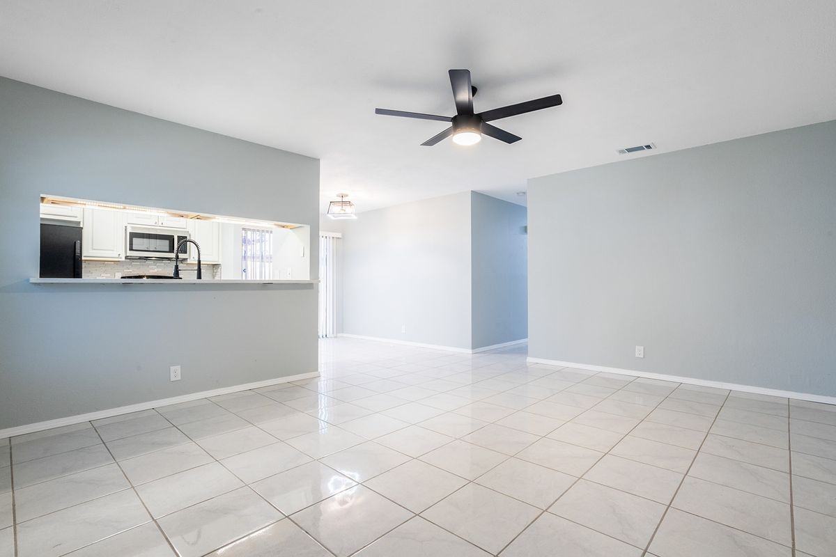 5275 Meadow Rise St - Photo 5 of 28