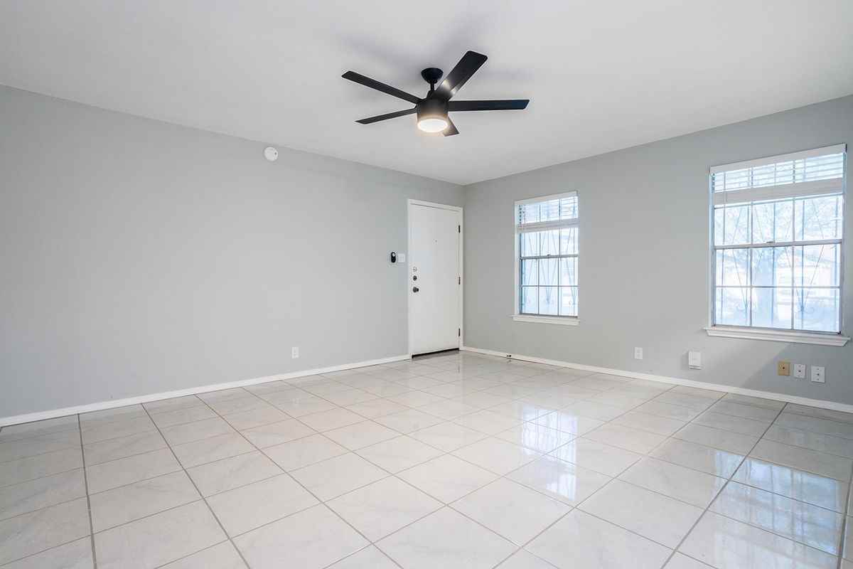 5275 Meadow Rise St - Photo 7 of 28