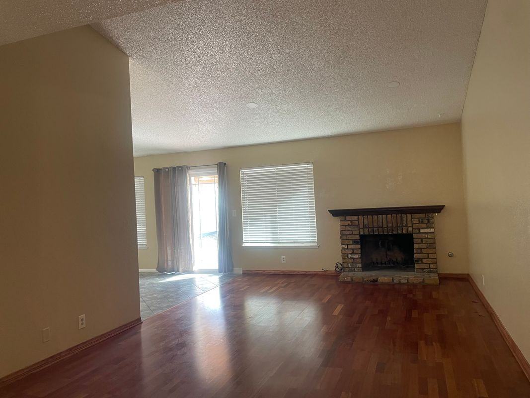 1053 N Wisteria Ave - Photo 2 of 7