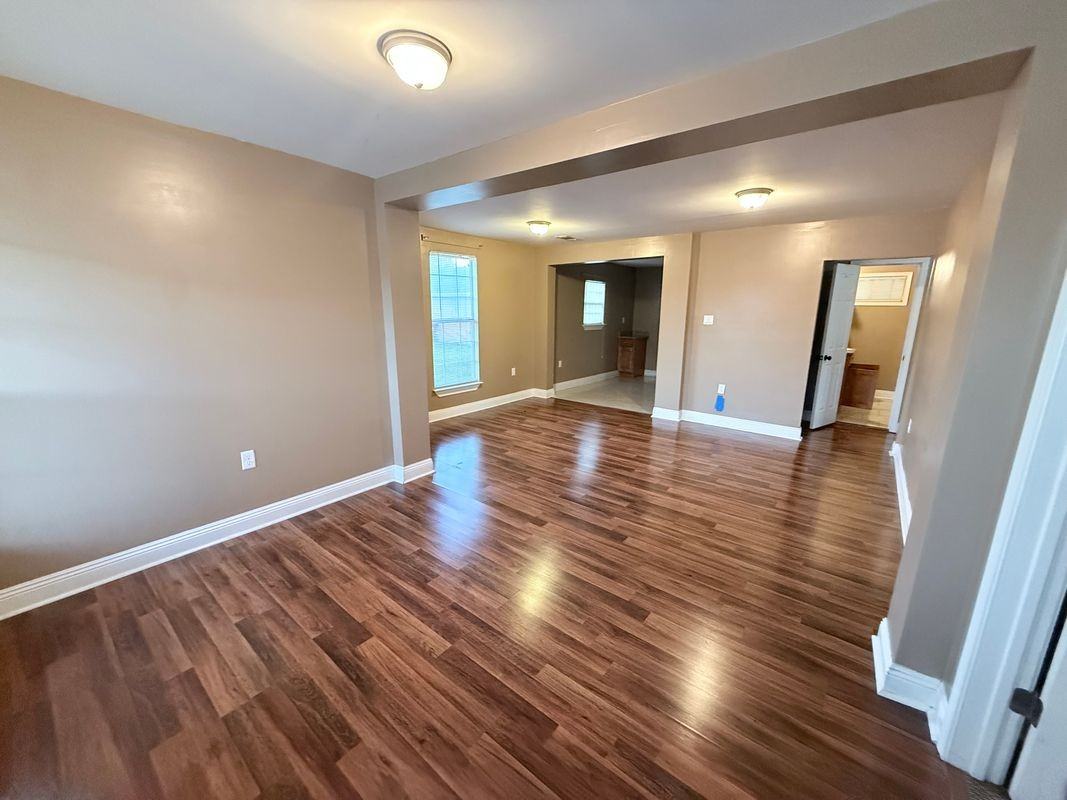 2560 Madrid St - Photo 2 of 11