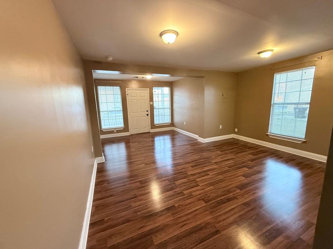 2560 Madrid St - Photo 3 of 11