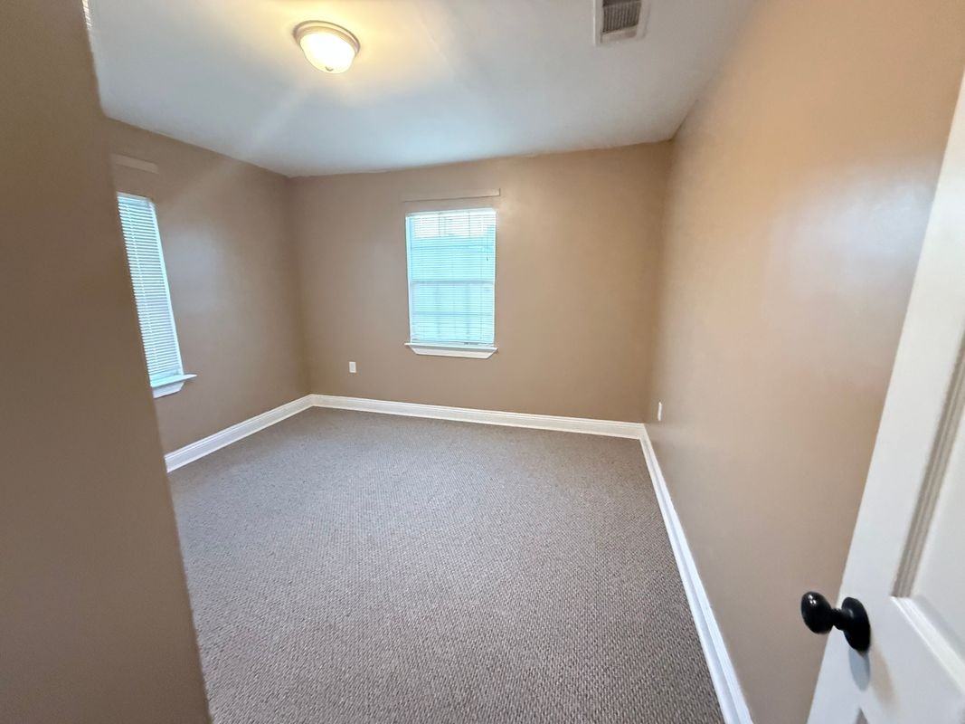 2560 Madrid St - Photo 5 of 11