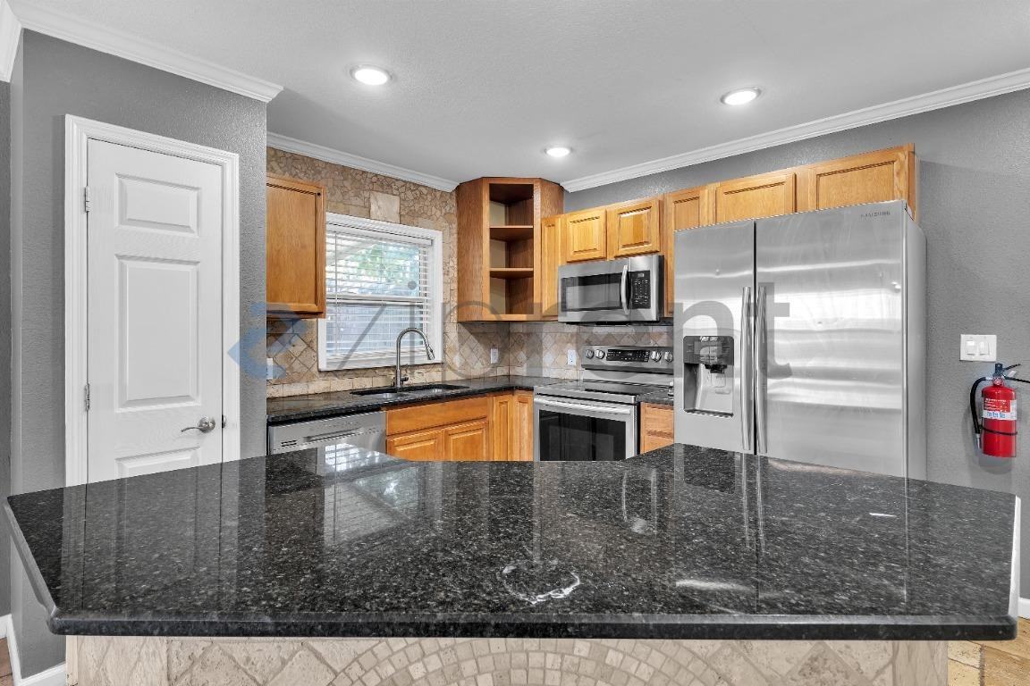 508 Garden Dr N - Photo 7 of 22