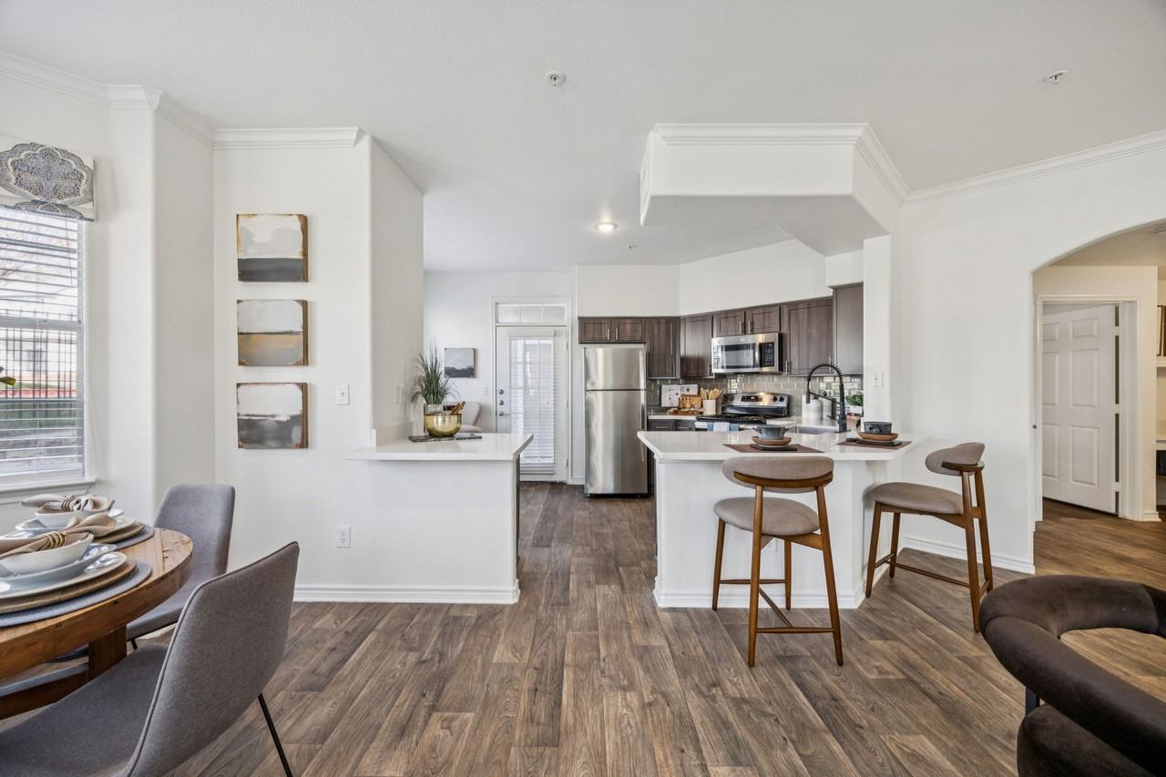 McDermott Place - Photo 4 of 27