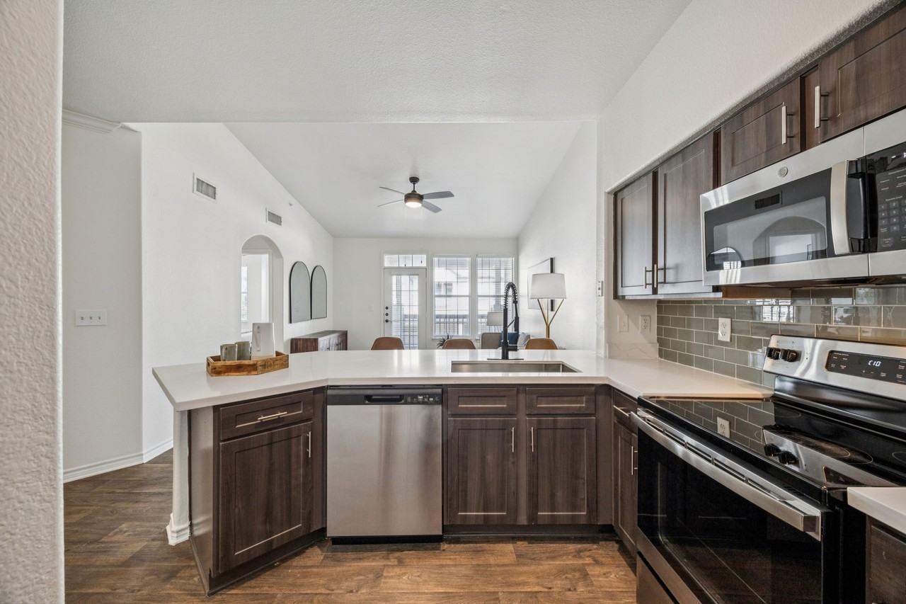 McDermott Place - Photo 5 of 27