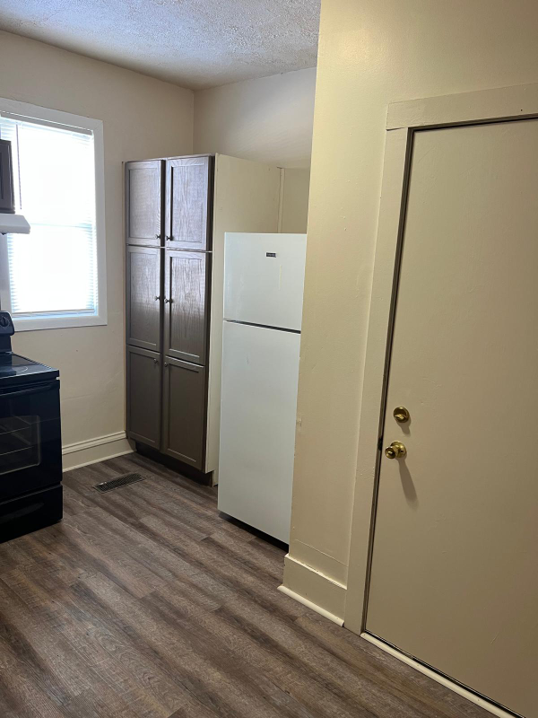 1050 1/2 9th St - Photo 2 of 17