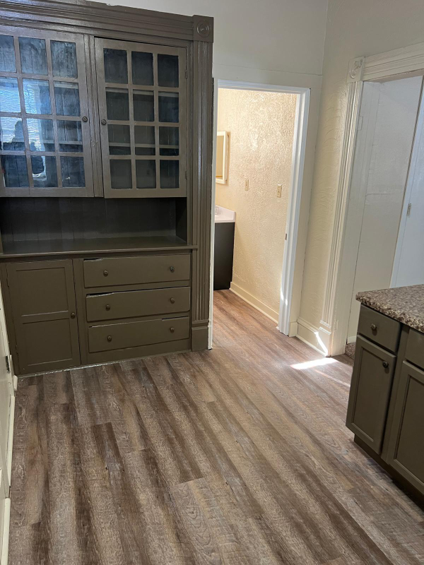 1050 1/2 9th St - Photo 3 of 17