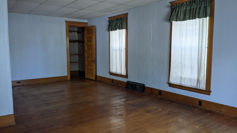 307 Lincoln St - Photo 5 of 9