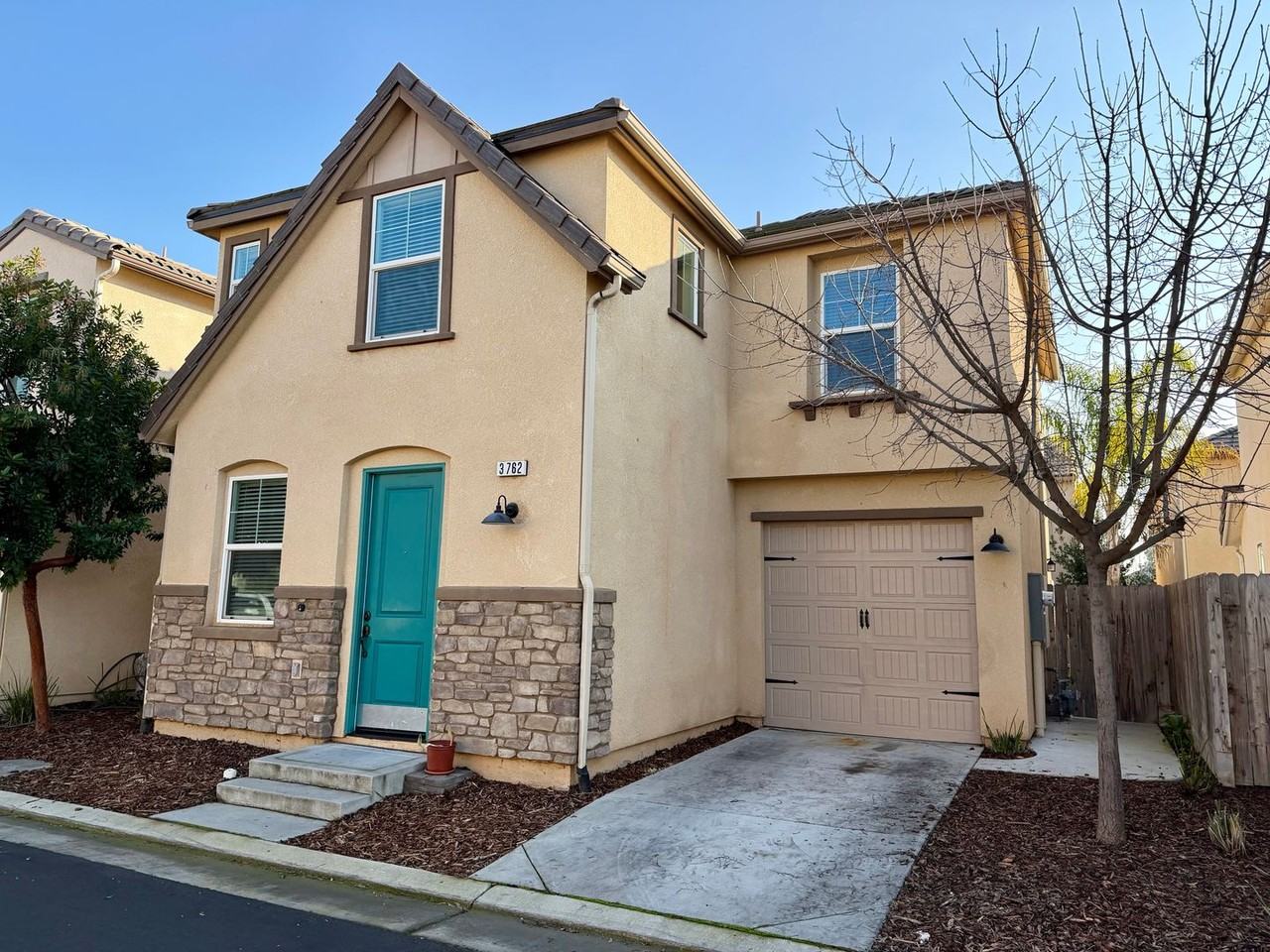 3762 Friendship Ln - Photo 2 of 16