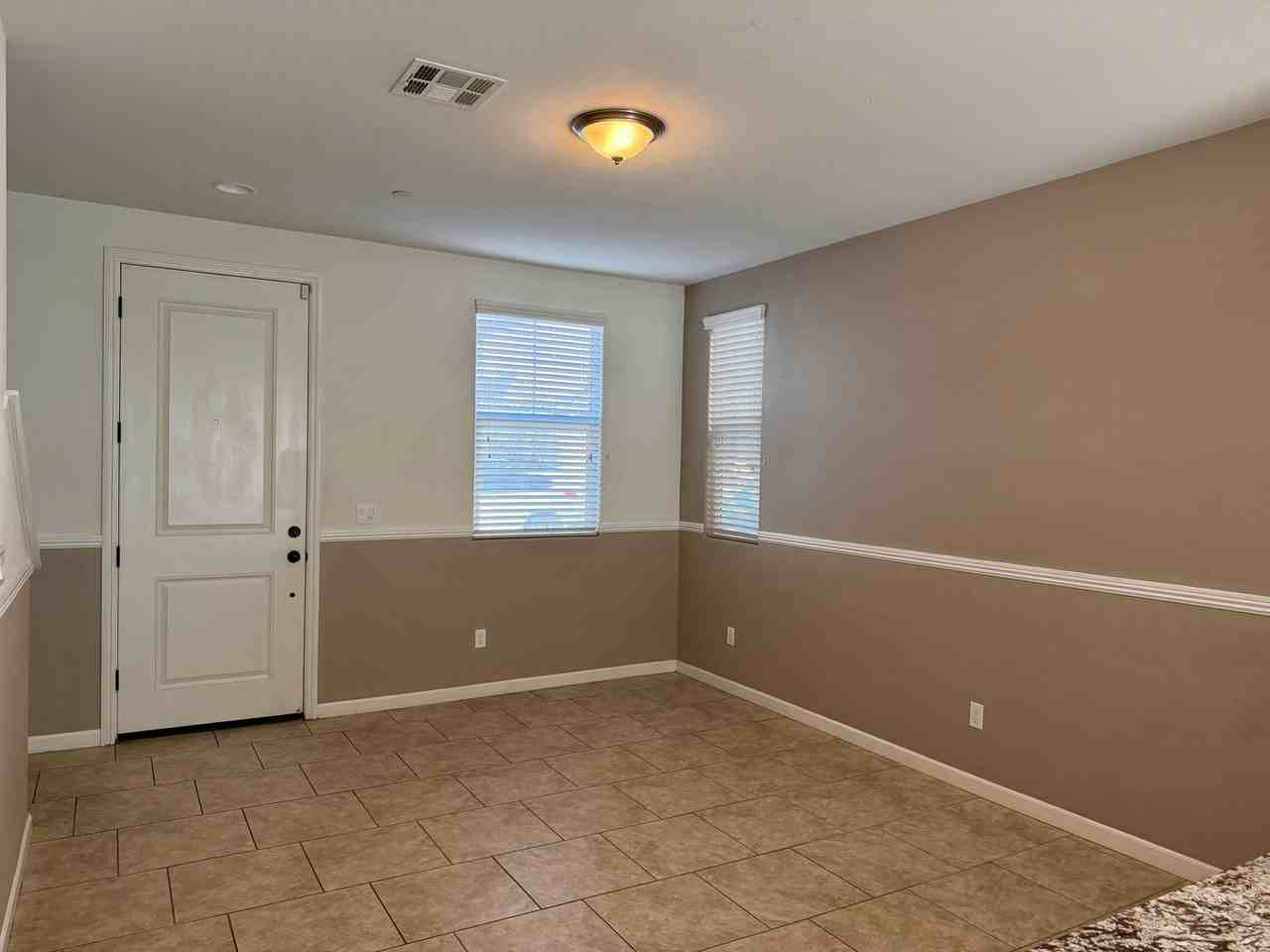 3762 Friendship Ln - Photo 4 of 16