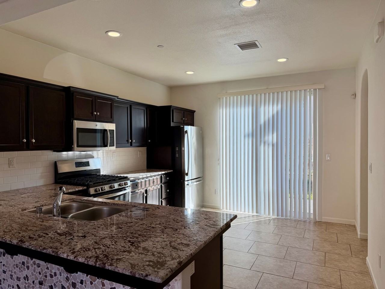 3762 Friendship Ln - Photo 6 of 16