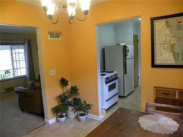 2843 Castleton Avenue - Photo 6 of 14