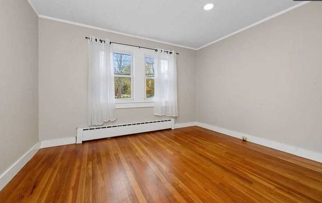 264 Centre St - Photo 4 of 11