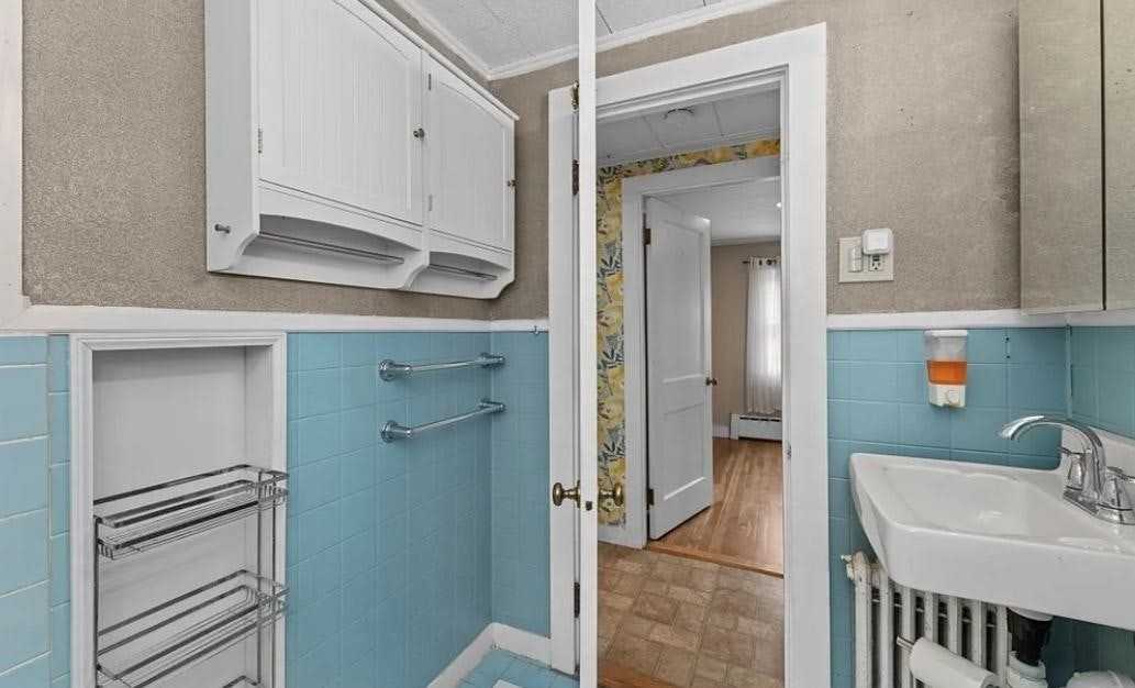 264 Centre St - Photo 6 of 11