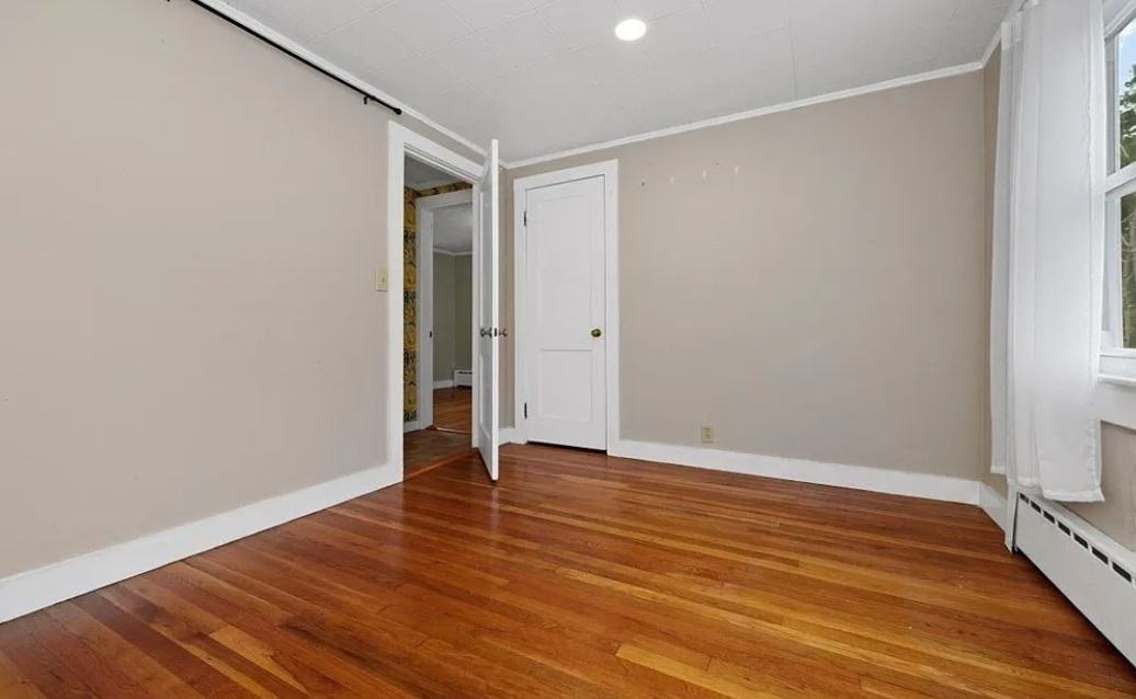 264 Centre St - Photo 7 of 11