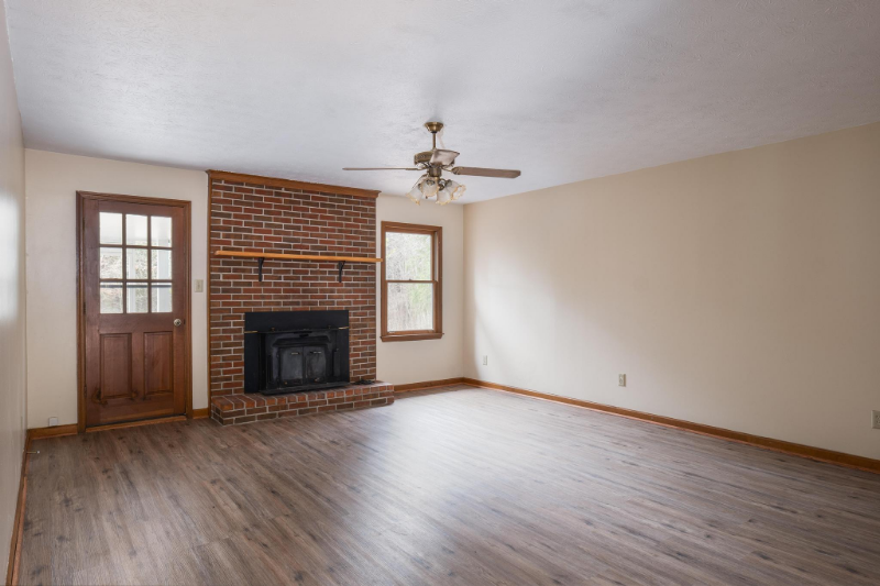 1190 Duncan Rd - Photo 3 of 19