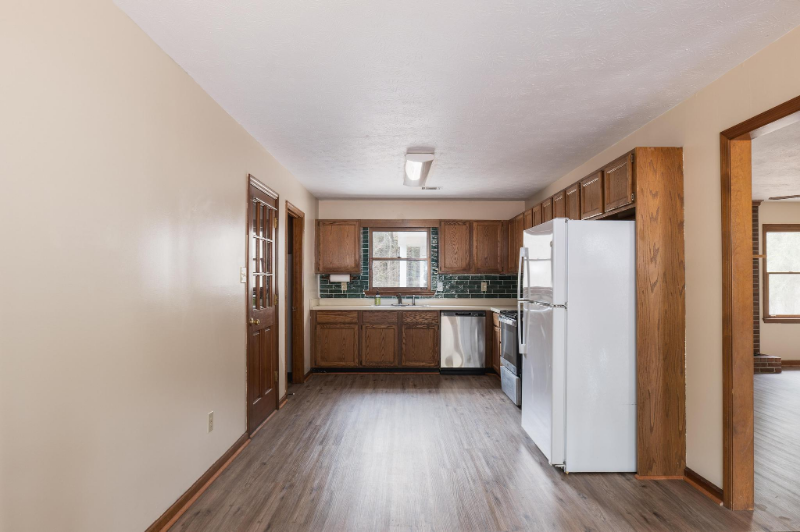 1190 Duncan Rd - Photo 5 of 19