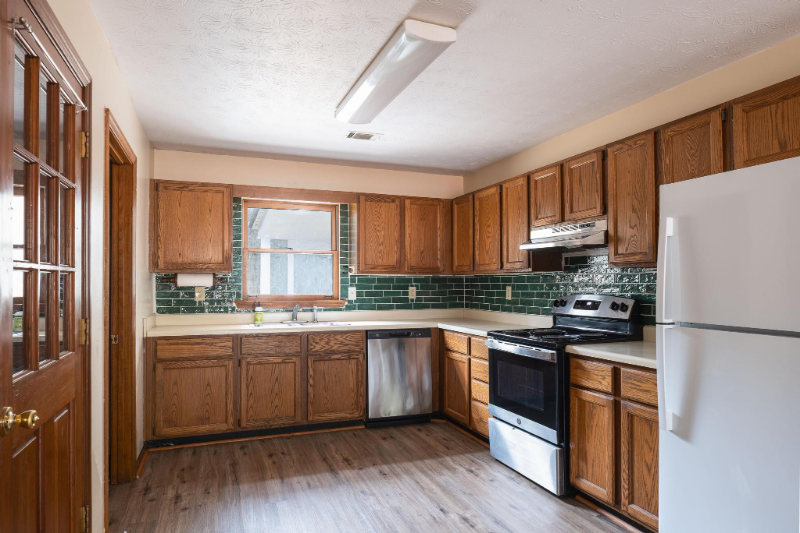 1190 Duncan Rd - Photo 6 of 19