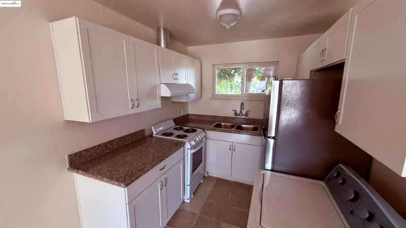 10100 Walnut St #3 - Photo 5 of 7