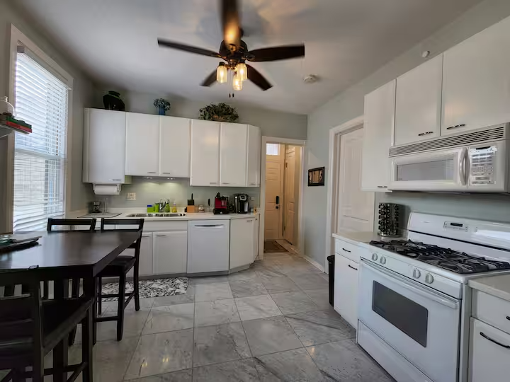 3729 N Seminary Ave - Photo 2 of 10