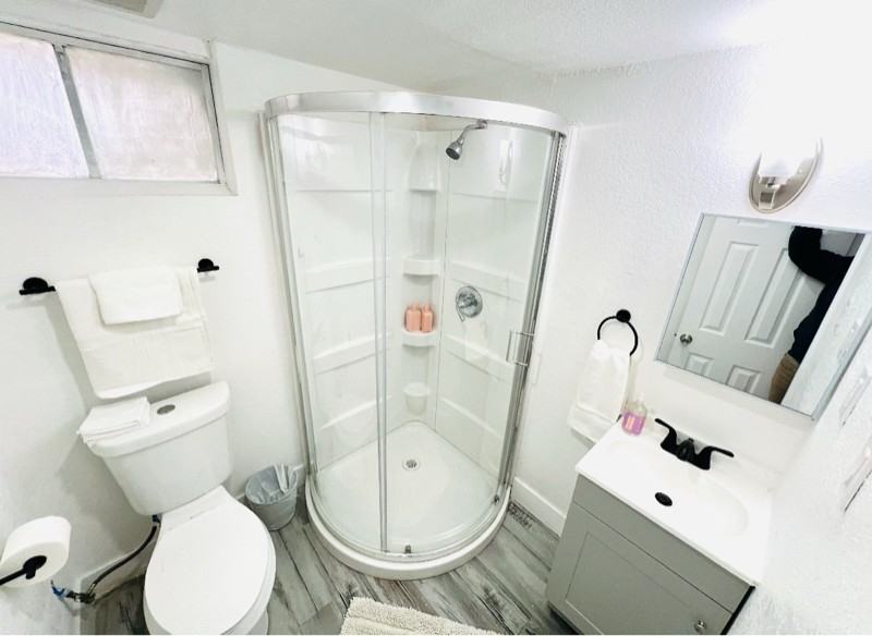 6110 Lee St #B - Photo 5 of 5