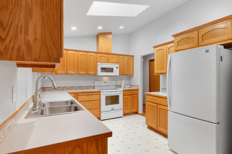 9309 45th Dr Ne - Photo 3 of 8