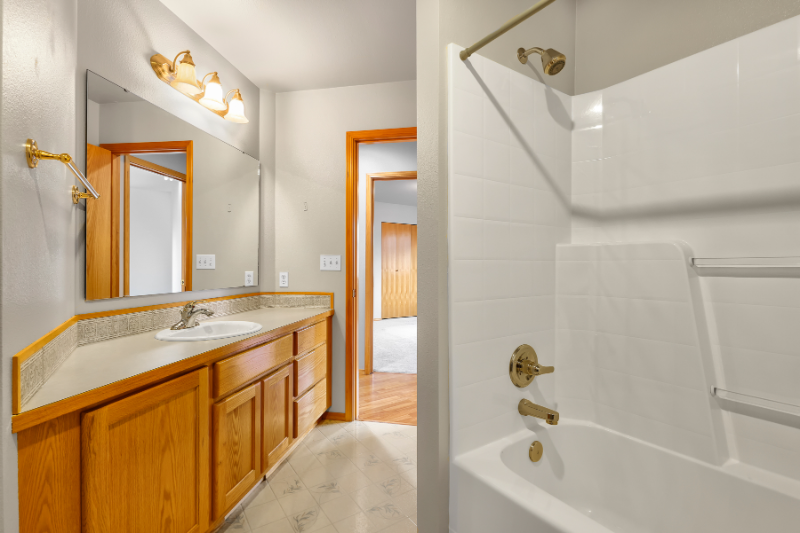 9309 45th Dr Ne - Photo 4 of 8