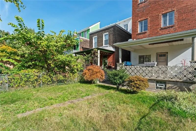 3437 Parkview Ave - Photo 3 of 14