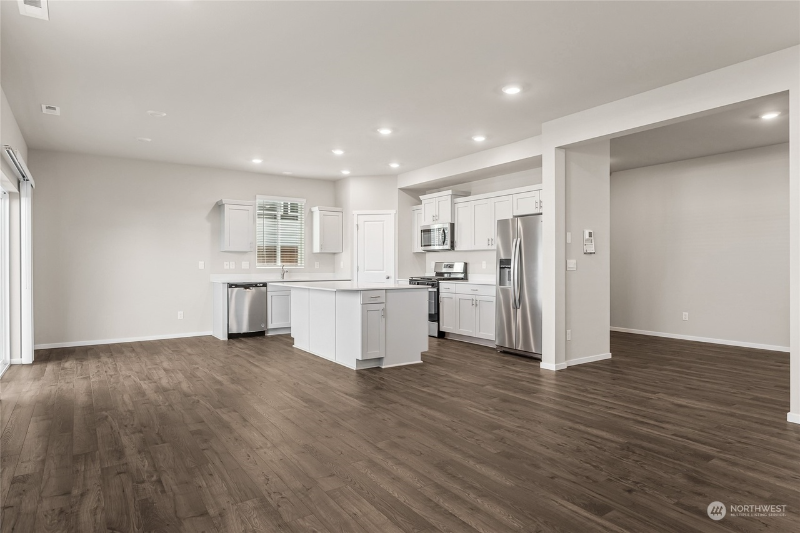 1478 Sw Pendleton Way - Photo 3 of 16