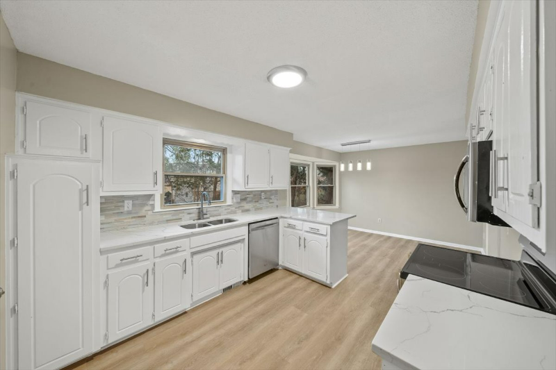 11800 E 77th St - Photo 3 of 12