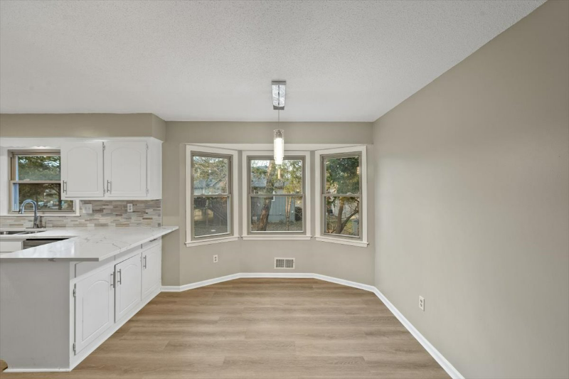 11800 E 77th St - Photo 4 of 12