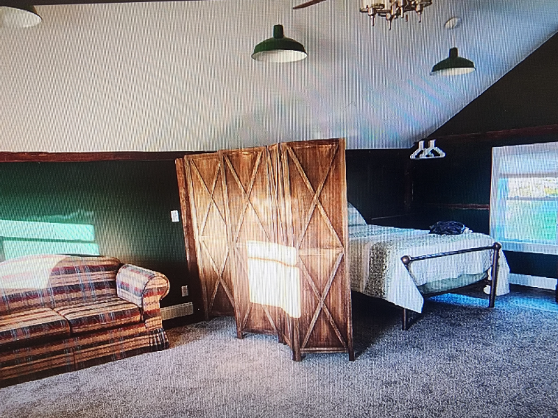 7049 Lake Ave - Photo 2 of 10