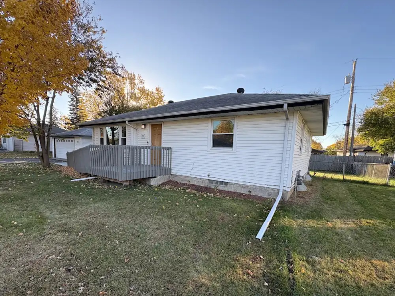 1011 64th Ave Ne - Photo 4 of 12