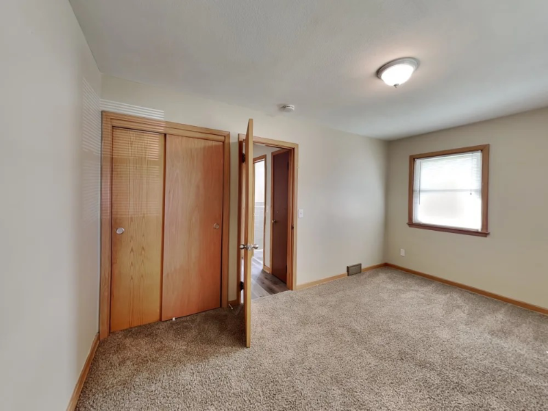 1011 64th Ave Ne - Photo 6 of 12